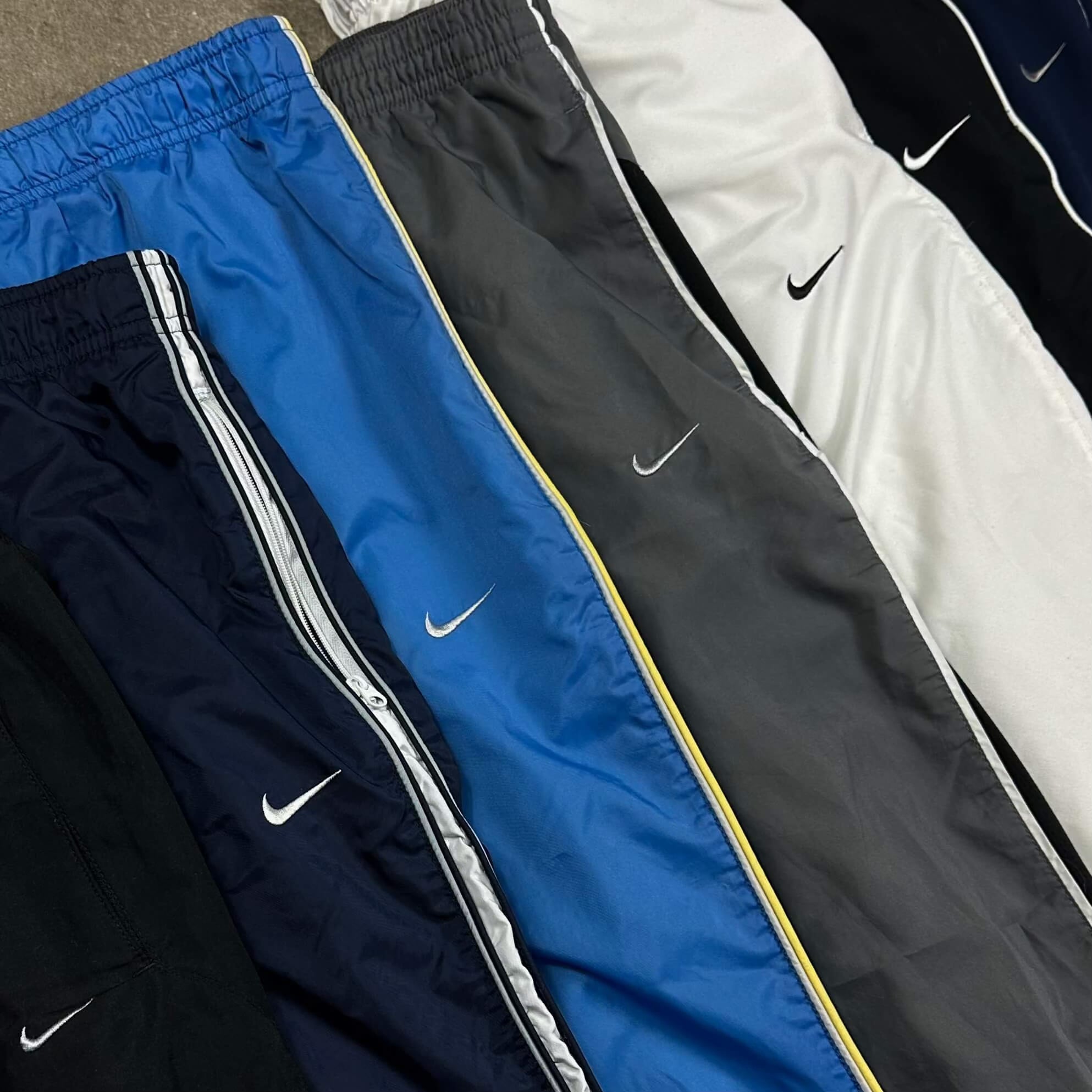 TRACKPANTS – Page 2